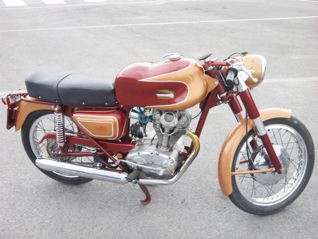 Modelo original de Ducati 250cc Deluxe
